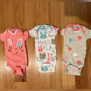 Gerber bodysuit, size 0-3 months but more like premie size